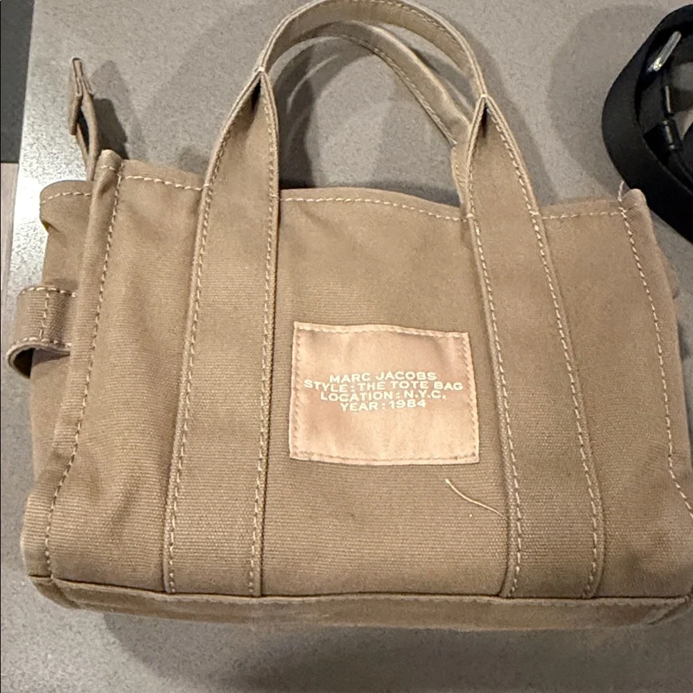 Marc Jacobs The Tote Bag in Tan with Black Strap - Picture 3 of 4